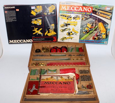 Lot 100 - 1950s Meccano collection in a home made wooden...