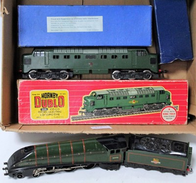 Lot 714 - A Hornby Dublo 3-rail EDL11 gloss green...