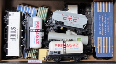 Lot 747 - 13 HOrnby-acHO wagons one each 718; 700 (with...