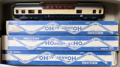 Lot 749 - Four HOrnby-acHO Rheingold blue and cream...