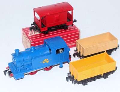 Lot 694 - Hornby Dublo Starter set items: Blue...