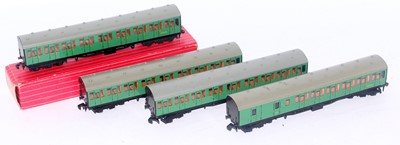 Lot 701 - Four Hornby Dublo BR(S) green suburban coaches:...