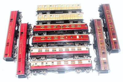 Lot 702 - 9 Hornby Dublo coaches: 1x D3 LMS 1st/3rd + 1...