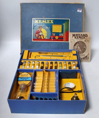 Lot 133 - Meccano France Kemex No. 3 outfit, with...