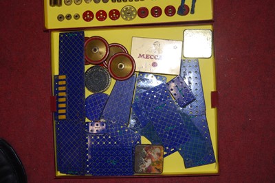 Lot 138 - Large box with 3 layers Meccano gold/blue...