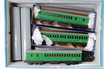 Lot 704 - 5x Hornby Dublo 4025/6 tinplate suburban...