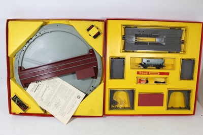 Lot 804 - Triang R45 electrically operated turntable...