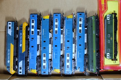 Lot 802 - Tray of mixed Triang and Hornby items 2 car...