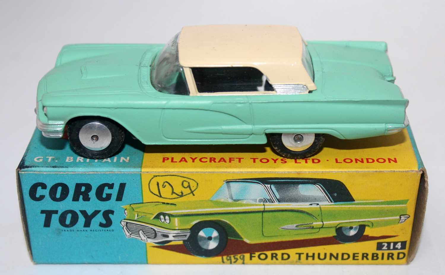 Lot 1617 - A Corgi Toys No. 214 Ford Thunderbird