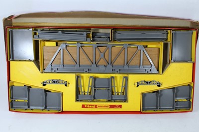 Lot 796 - A Triang R260 and R432 early and later girder...