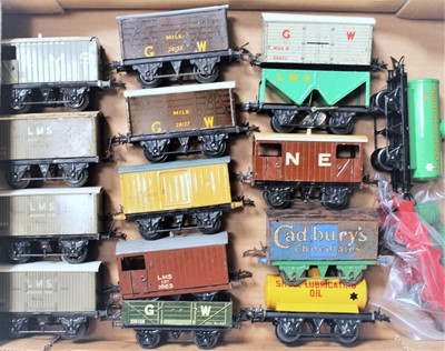 Lot 216 - Large tray of 16 Hornby wagons mix of pre war...