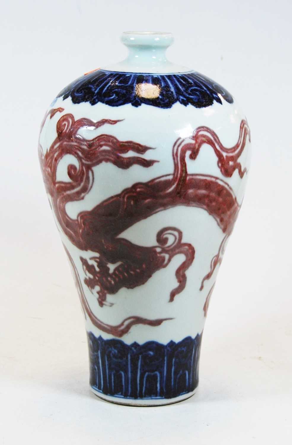 Lot 24 - A Chinese export earthenware Meiping vase,...
