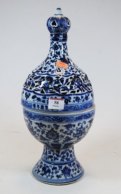 Lot 58 - A Chinese export blue & white earthenware...