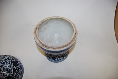 Lot 58 - A Chinese export blue & white earthenware...