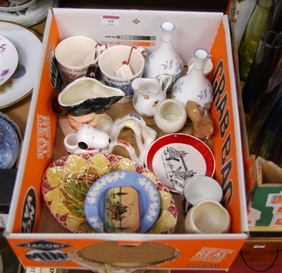 Lot 65 - A box of mixed ceramics to include Wedgwood...