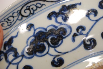 Lot 117 - A Chinese export blue & white dish decorated...