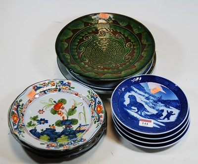 Lot 144 - A collection of various ceramics to include...