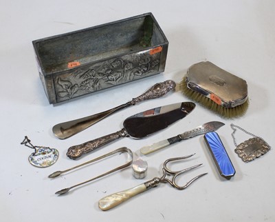 Lot 316 - A small collection of miscellaneous items, to...