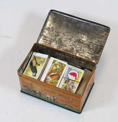 Lot 320 - A collection of loose cigarette cards, to...