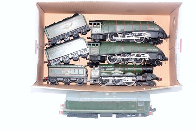 Lot 757 - Four Hornby Dublo items:- Denbigh Castle...