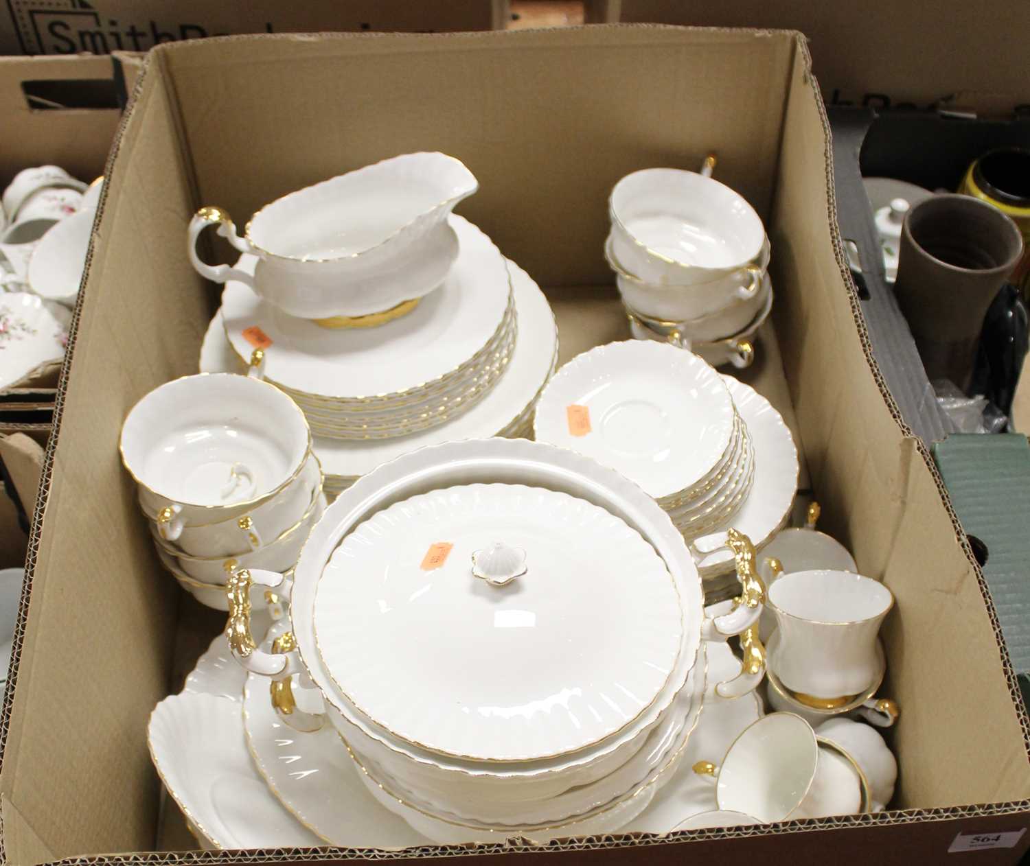 Lot 564 - A Royal Albert Val d'or part dinner service
