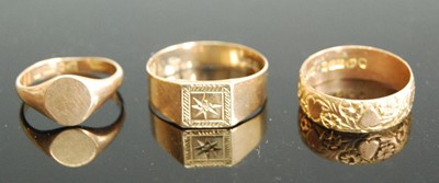 Lot 332 - A 9ct gold signet ring 2.2g together with a...