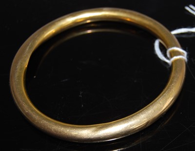 Lot 345 - A 9ct gold hollow bangle 14.2g, 88mm (a/f)
