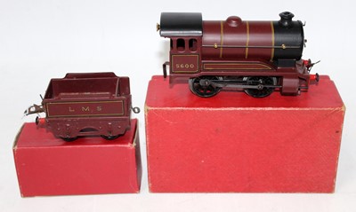 Lot 209 - 1949-54 Hornby Clockwork no. 501 loco and...