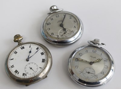 Lot 371 - A gents nickel cased open faced pocket watch...
