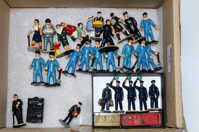 Lot 281 - Small box containing 5 original Hornby station...