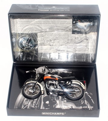 Lot 2546 - A Minichamps model No. 12213300 Classic Bike...