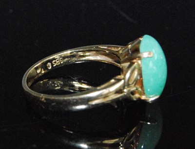 Lot 2552 - A yellow metal jadeite dress ring, featuring a...