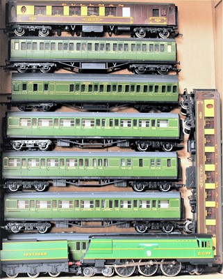 Lot 846 - A Hornby Southern malachite green Battle of...