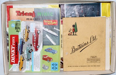 Lot 1221 - A collection of various model collecting...