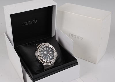 Lot 2698 - A gent's Seiko divers 200m steel cased...