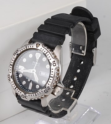 Lot 2699 - A gent's Seiko divers 200m steel cased...