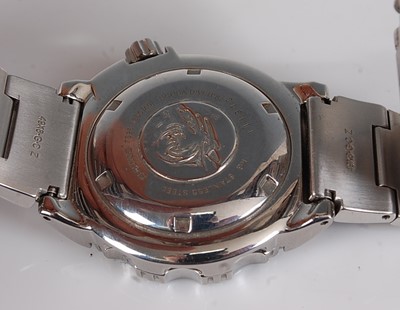 Lot 2701 - A gent's Seiko divers 200m steel cased...