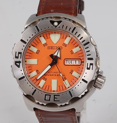 Lot 2703 - A gent's Seiko divers 200m steel cased...