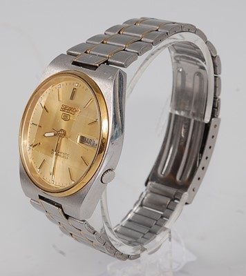 Lot 2720 - A gent's Seiko Five automatic stainless steel...