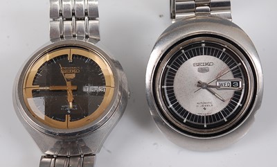 Lot 2721 - A gent's Seiko Five steel cased automatic...