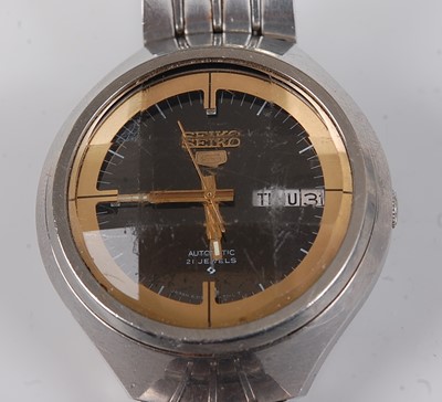 Lot 2721 - A gent's Seiko Five steel cased automatic...