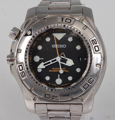 Lot 2723 - A gent's Seiko Divers 200m steel cased kinetic...