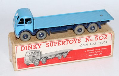 Lot 1994 - A Dinky Toys No. 502 Foden flat truck...