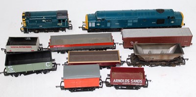 Lot 871 - A Hornby R751 class 37 diesel locomotive in BR...