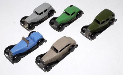 Lot 2014 - A Dinky Toys 30 series loose saloon group to...