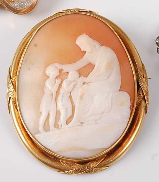 Lot 2684 - A carved shell cameo brooch depicting two...