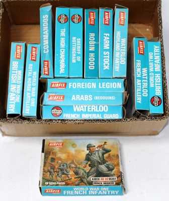 Lot 1561 - 14 various boxed Airfix 00/H0 scale plastic...