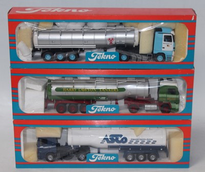 Lot 2736 - A Tekno 1/50 scale road haulage tanker diecast...