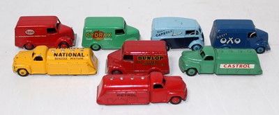 Lot 2076 - A Dinky Toys loose commercial vehicle and...