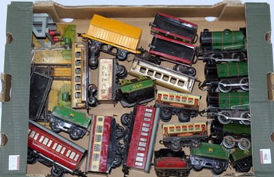 Lot 206 - Tray of Hornby and other makes post war 'O'...